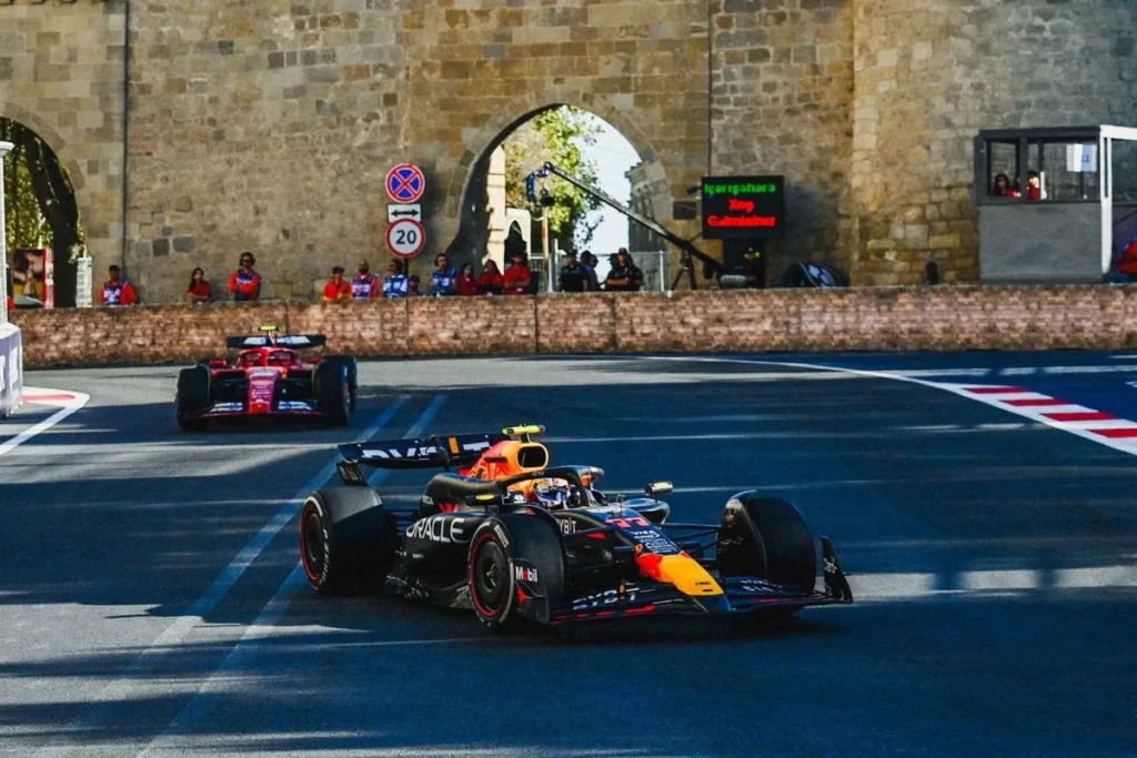 Checo Pérez horarios GP de Singapur