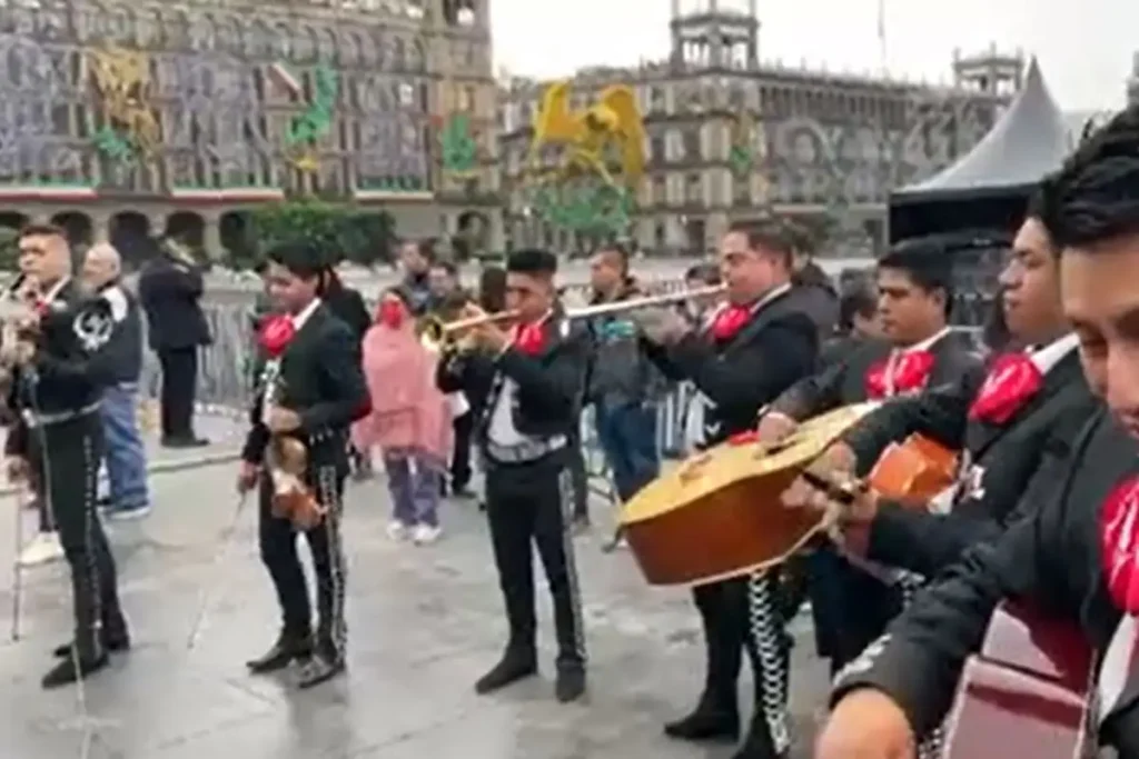 Despedida de López Obrador: Le dicen adiós al con mariachis