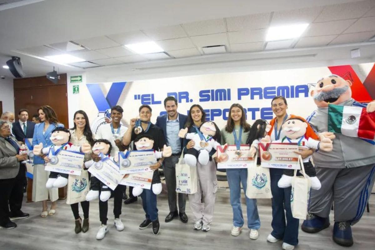 Sí cumple: Farmacias Similares entrega estímulos a medallistas de París 2024 1 Farmacias Similares entrega estímulos a medallistas
