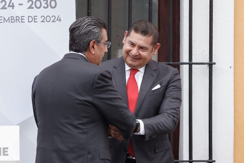 Inicia la transición entre Sergio Salomón y Alejandro Armenta
