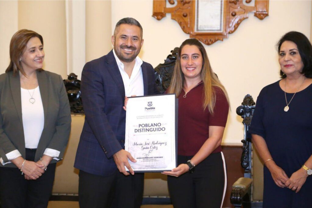 Majo Rodríguez Poblana Distinguida