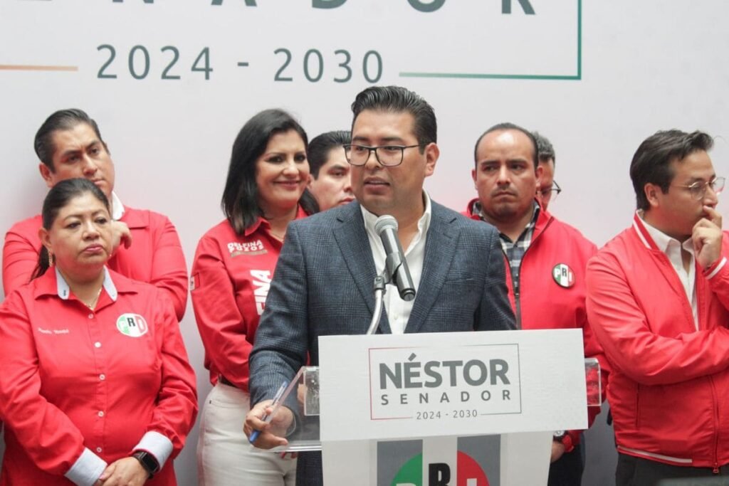 Néstor Camarillo se burla de Morena