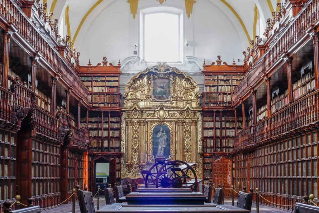 portada biblioteca palafoxiana Puebla