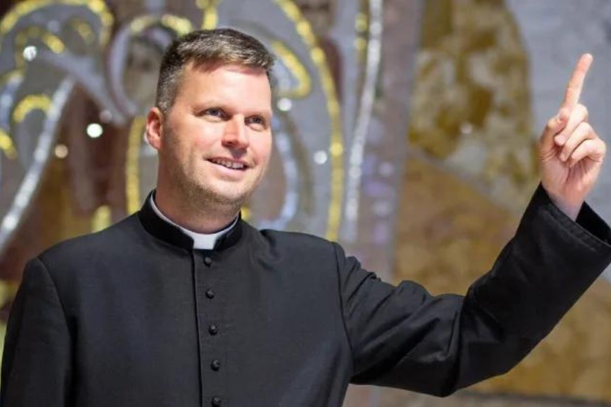 sacerdote de Hungría participa en orgías gay