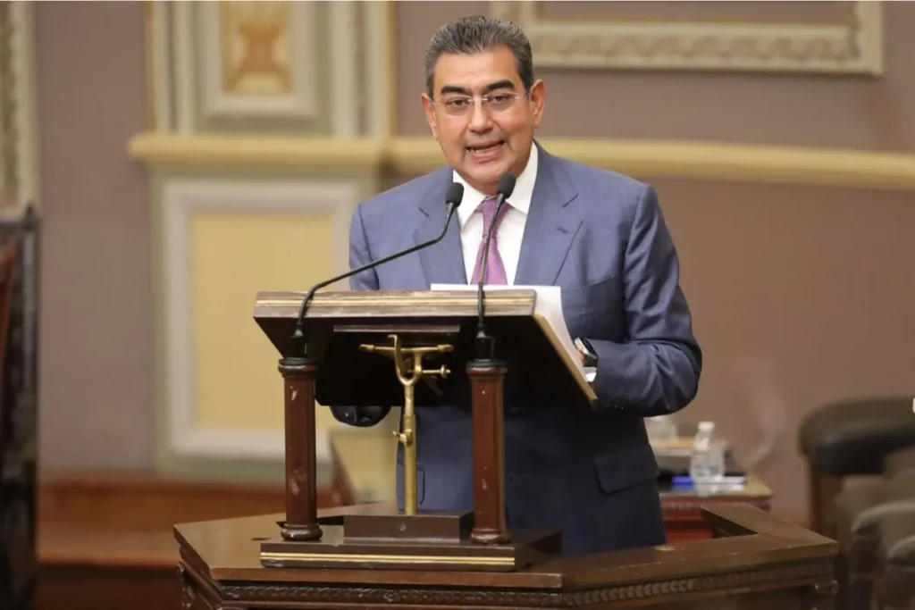 Sergio Salomón despide a diputados