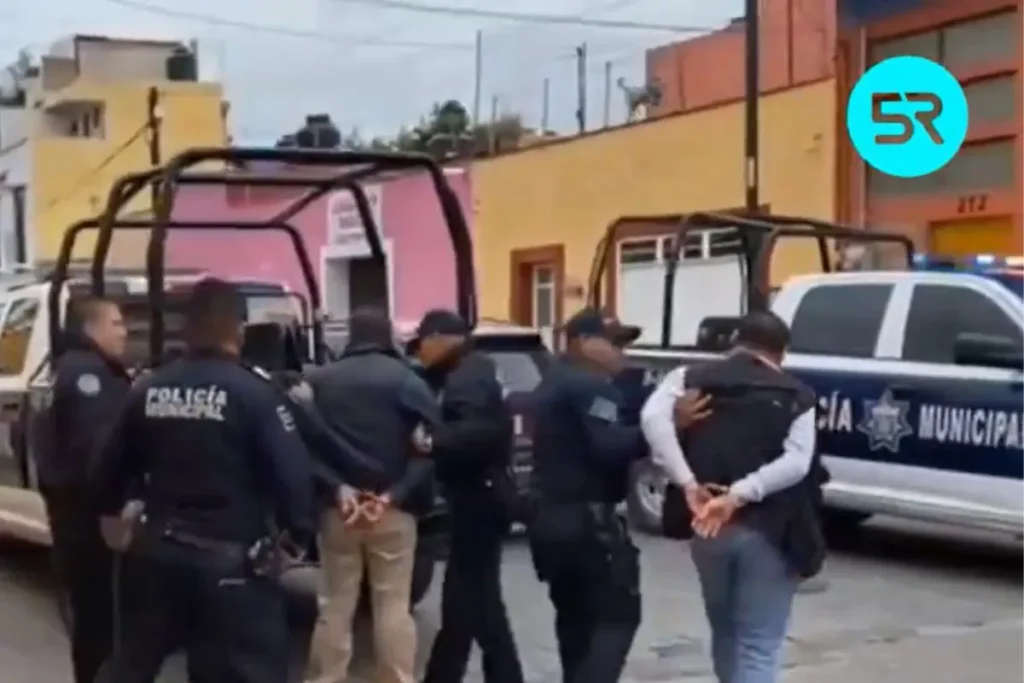 Detienen a sujetos armados dentro del ex convento de San Gabriel, en Cholula