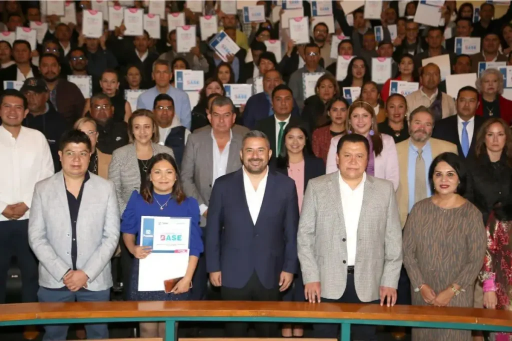 Trabajadores reciben nombramiento de base en Puebla capital