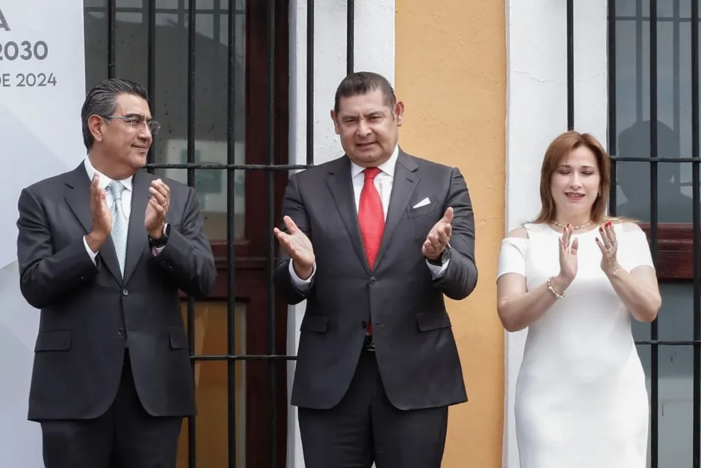 Transición en el gobierno de Puebla no es de pose, hay cordialidad: Armenta