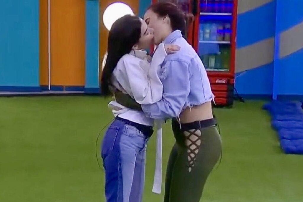 ¡Garime es real! Así fue el beso entre Gala y Karime en La Casa de los Famosos (VIDEO)