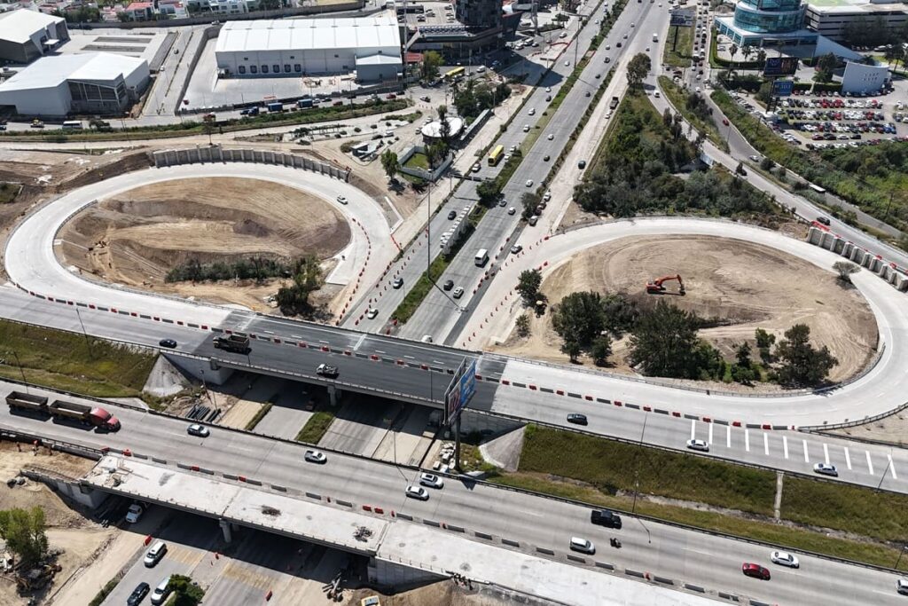 Abren dos gasas del Distribuidor Vial Periférico Ecológico-Vía Atlixcáyotl