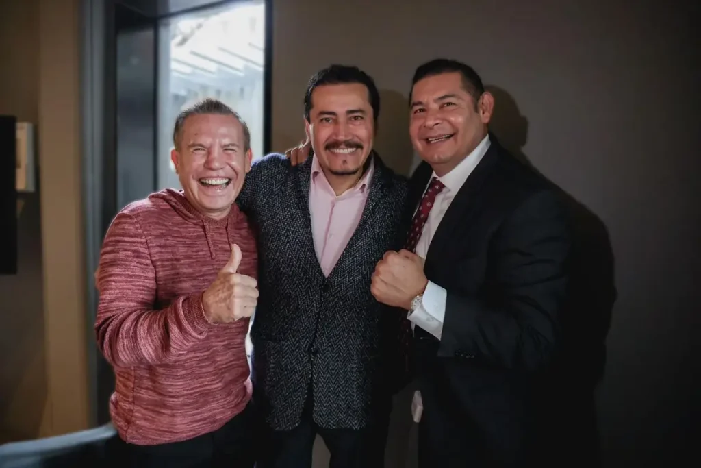 Alejandro Armenta se reúne con Julio César Chávez, campeón mundial de boxeo para impulsar el deporte en Puebla
