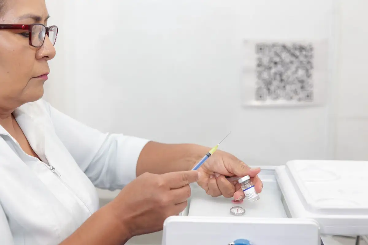 Arranca la campaña de vacunación contra COVID-19 e influenza en Puebla 1 Arranca la campaña de vacunación contra COVID-19 e influenza para la temporada invernal 2024-2025