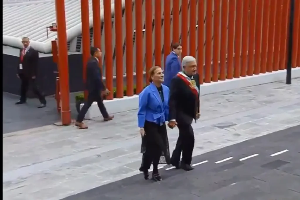 Así llegó López Obrador a la Toma de protesta de Claudia Sheinbaum
