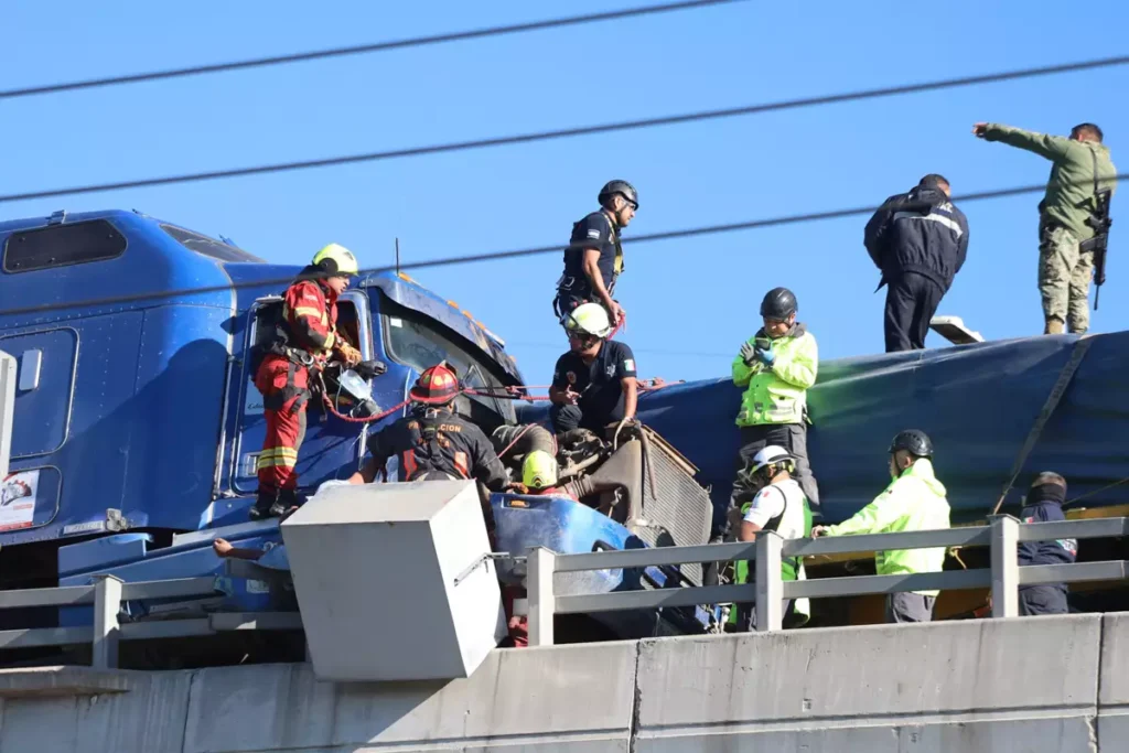 Autopista Mexico Puebla accidente prensado 2