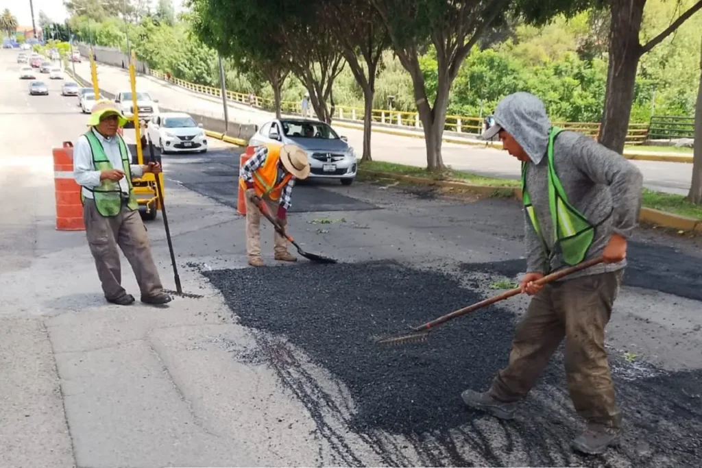 Bacheo nocturno Puebla: Tapan más de mil hoyos en una semana en estas vialidades