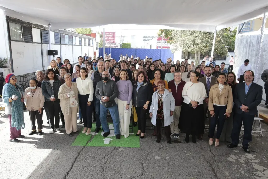 Beneficia SEDIF a 10 personas adultas mayores con prótesis dentales