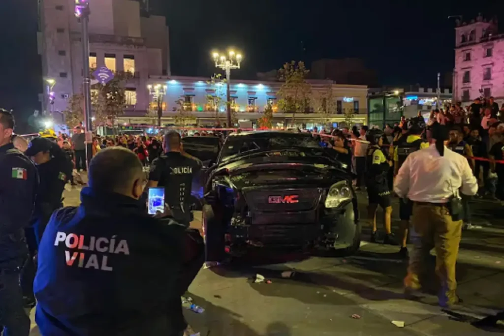 Camioneta atropella a fieles en Guadalajara y deja al menos 16 heridos
