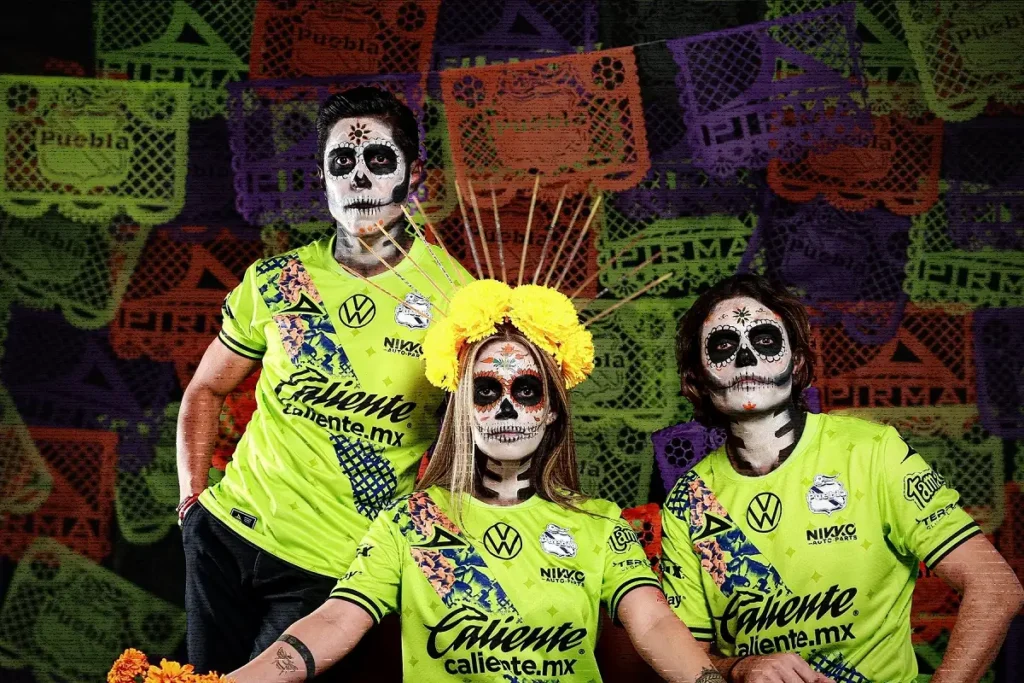 FOTOS: Club Puebla presenta su nuevo jersey conmemorativo del Día de Muertos