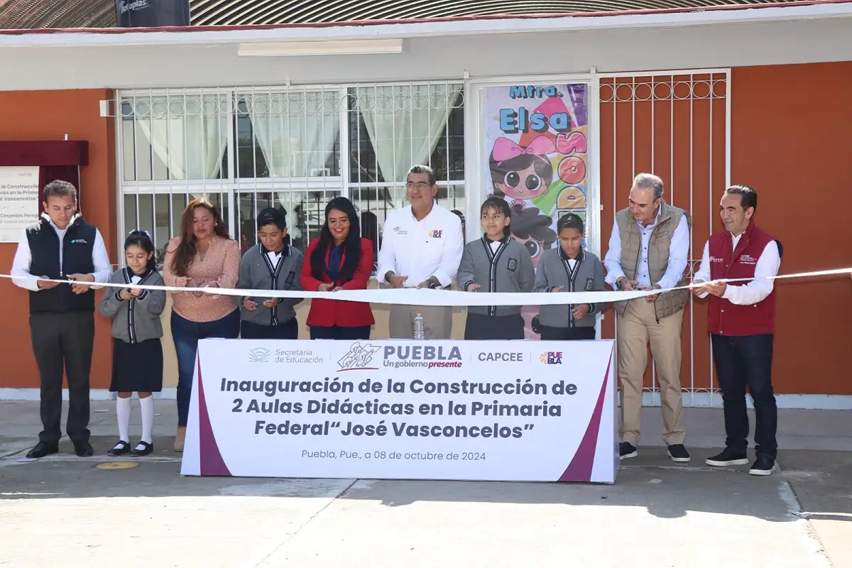 Con docentes y padres de familia, gobierno de Sergio Salomón construye el futuro de las siguientes generaciones 1 Con docentes y padres de familia, gobierno de Sergio Salomón construye el futuro de las siguientes generaciones