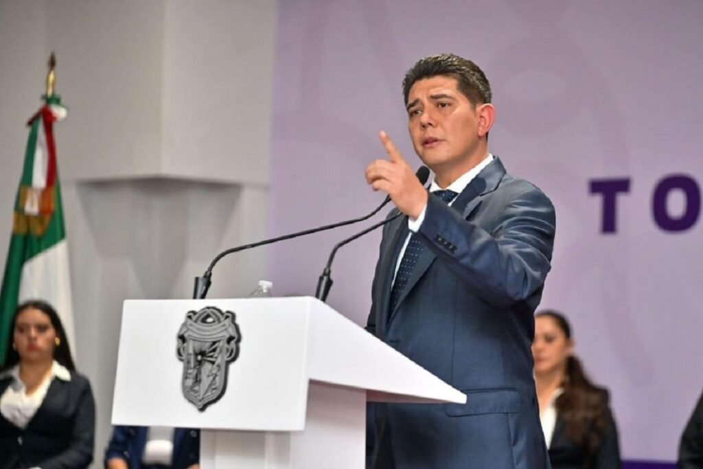 García Harfuch dice que el alcalde de Chilpancingo no solicitó protección: “Viajó solo a Petaquillas” 3 IMAGENES FUERTES: Decapitan al alcalde de Chilpancingo y dejan cabeza en una camioneta