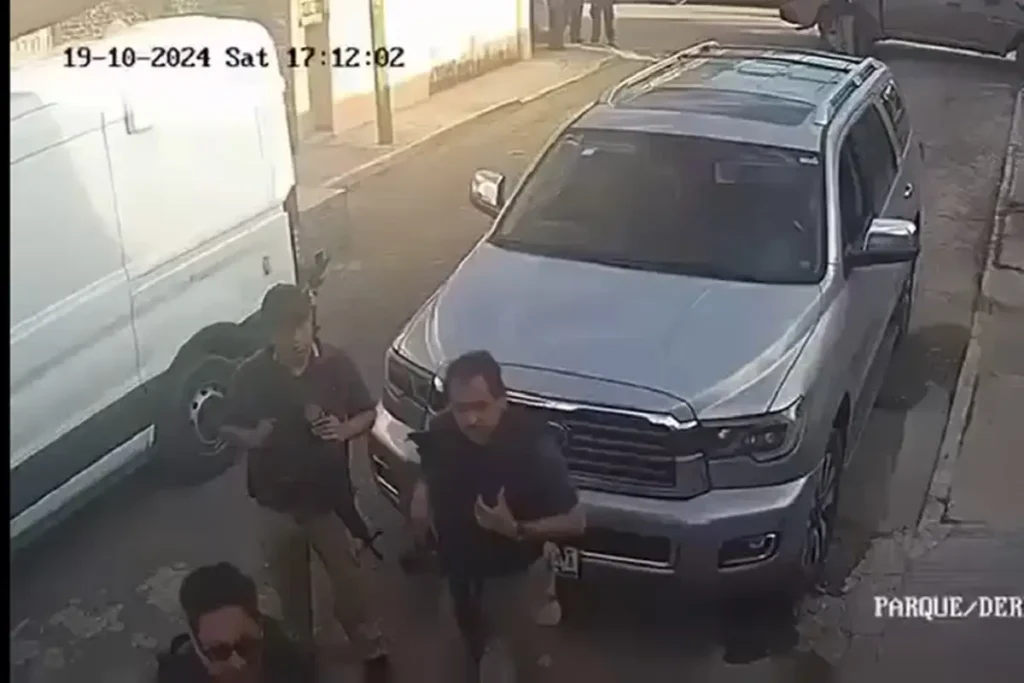 Detienen a mujer que intentó devolver un iPhone en Tehuacán