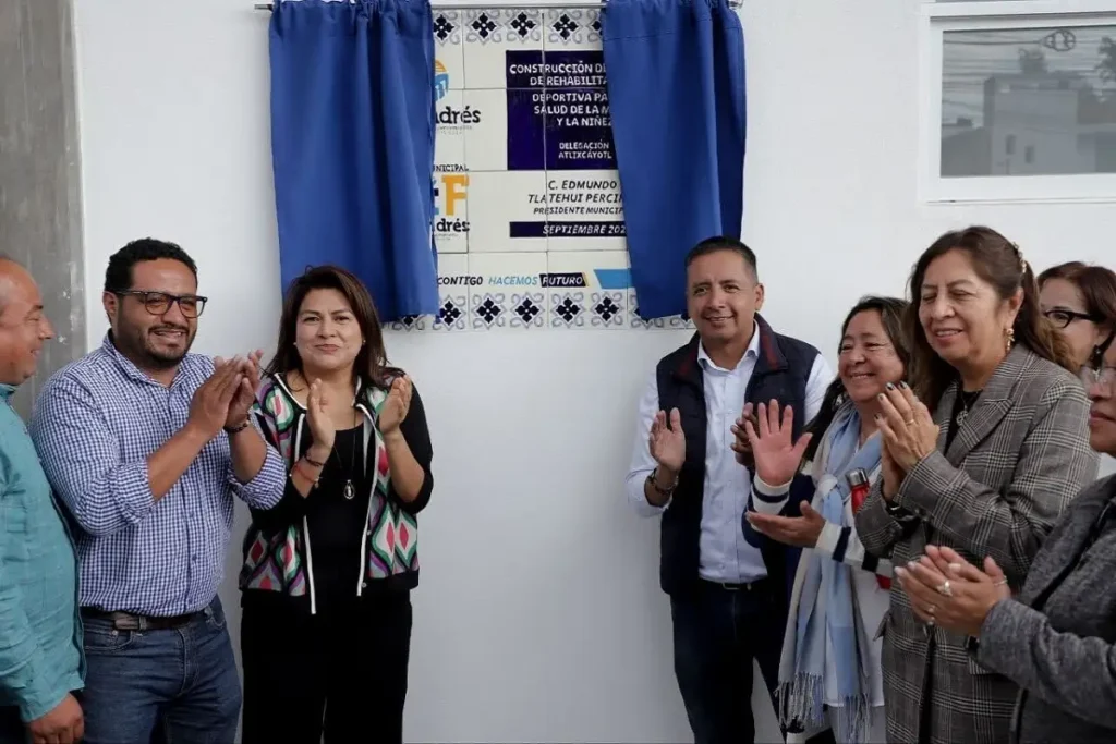 Entrega Mundo Tlatehui obras de seguridad y salud en la delegación Atlixcáyotl