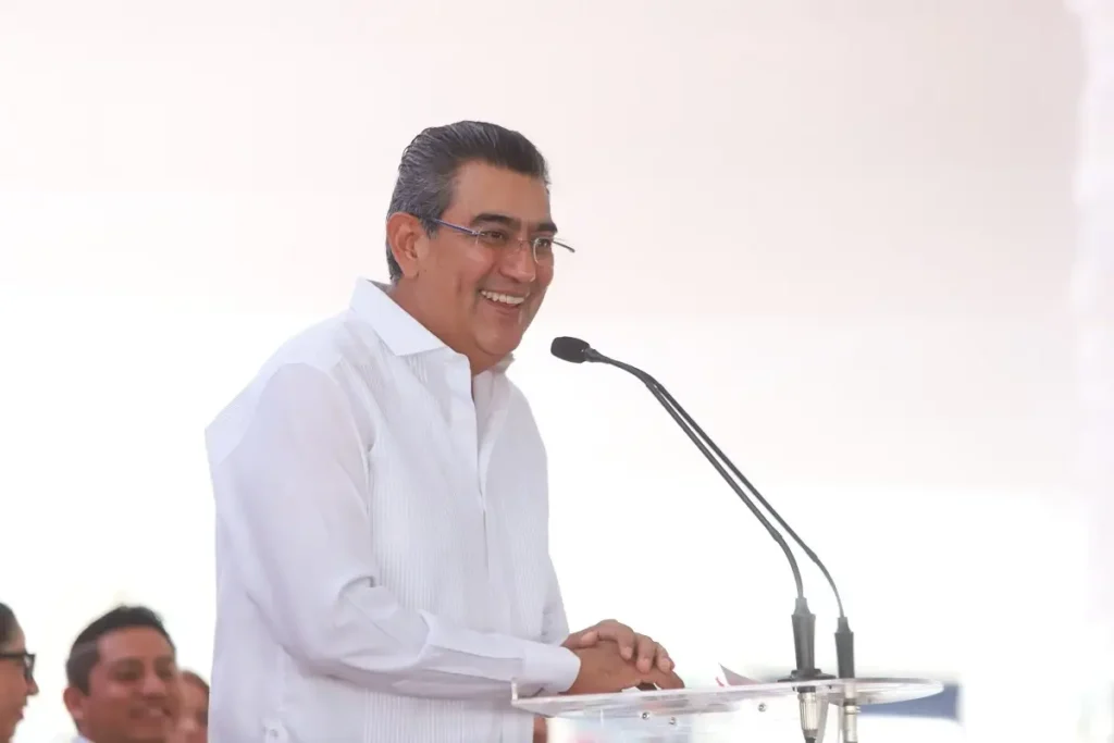 Gobernador de Puebla se someterá a operación de la vista