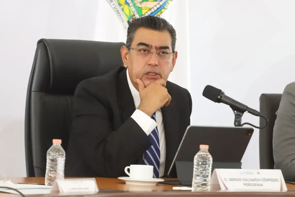 Gobierno de Puebla anuncia bacheo nocturno con 50 millones, ante mal estado de las calles