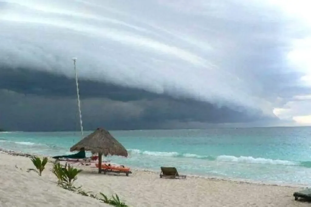 Huracán 'Milton' puede tocar Yucatán en las próximas horas