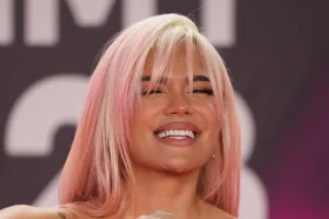 Karol G triunfa en los Latin Billboard 2024 y supera a Peso Pluma y Bad Bunny