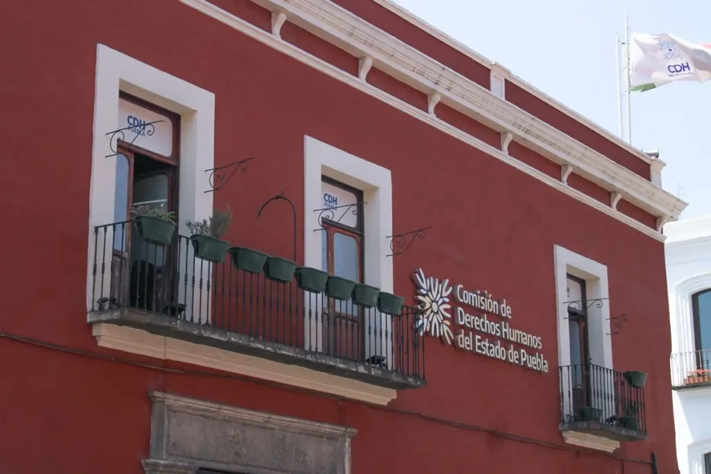 La CDH Puebla ya investiga el caso de abuso de la FGE en Tehuacán contra Verónica por devolver un iPhone