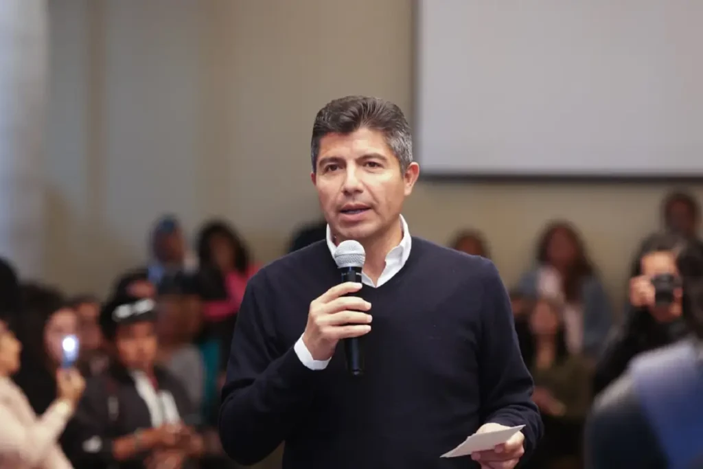 Lalo Rivera evade tema de la deuda del Ayuntamiento de Puebla