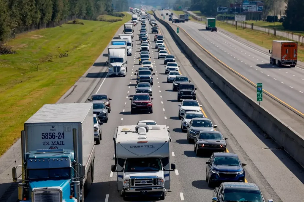 Evacúan a más de 5 millones de personas ante llegada del huracán Milton en Florida