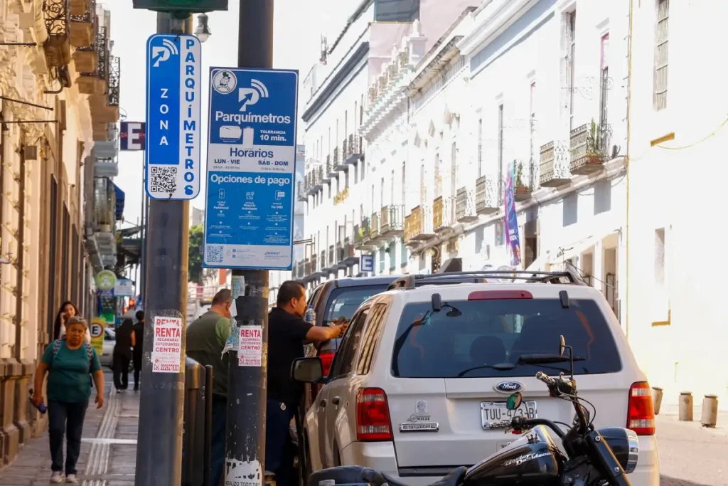 Más de tres empresas buscan la operación de los parquímetros de Puebla; continúan multas