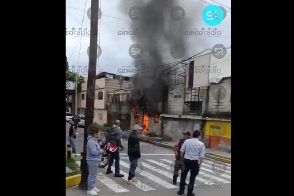 Reportan incendio en una vivienda de la colonia Luis Gonzaga en Puebla