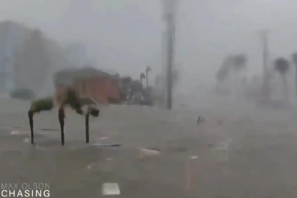 Teniente Dan: El hombre que desafió al huracán Milton en su bote, ¿Sobrevivió? 2 VIDEOS Huracán Milton se degrada a categoría 2 tras tocar Florida