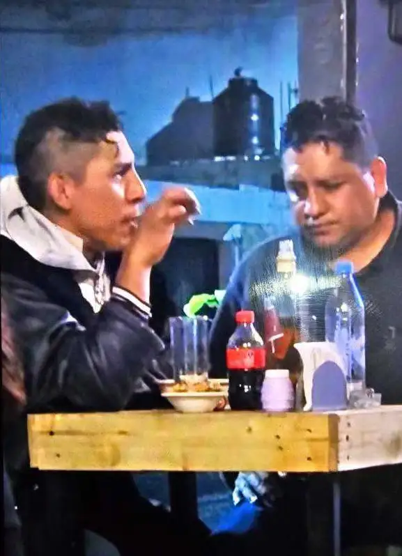 VIDEO: Apuñalan a dueño de una cervecería en Santiago Momoxpan y se dan a la fuga