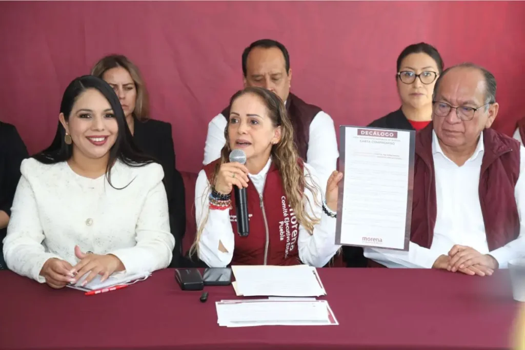 Alcaldes de Morena Puebla firmaron decálogo de la 4T en el estado
