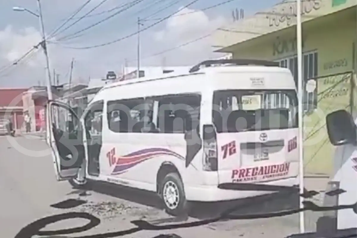 Choferes de la ruta Nueva Visión y conductores de la ruta 72 se enfrentan en Los Héroes de Puebla 1 Choferes de la ruta Nueva Visión y conductores de la ruta 72 se enfrentan en Los Héroes de Puebla