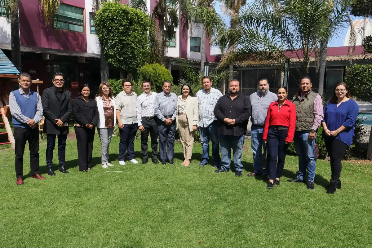Se reúne Gobierno de Cholula con el Cluster Económico Cultural y Turístico de Cholula A.C. 1 Se reúne Gobierno de Cholula con el Cluster Económico Cultural y Turístico de Cholula A.C.