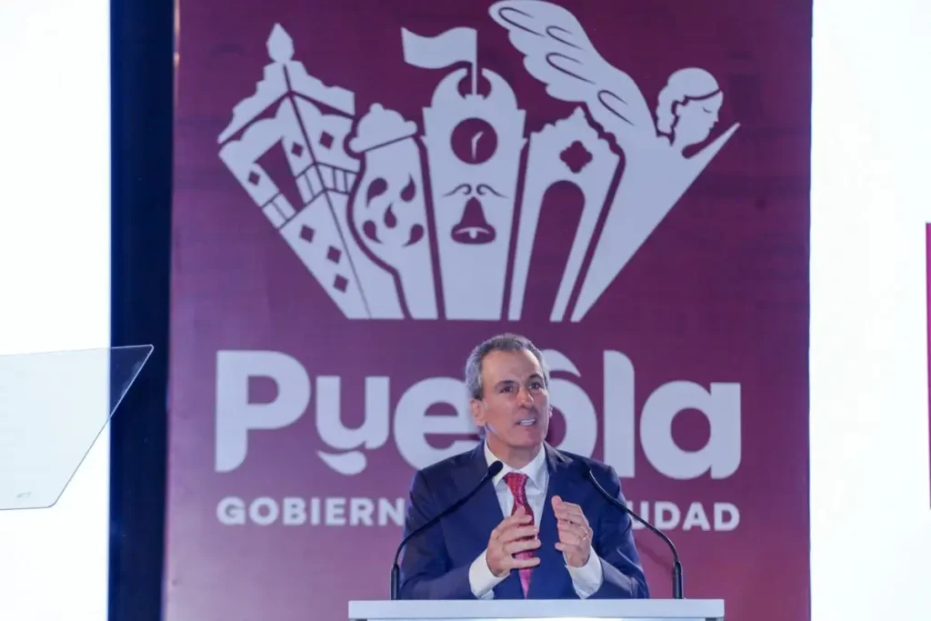Inicia el gobierno de Pepe Chedraui: “Puebla será la mejor ciudad del país” 2 Sergio Salomón respaldó a Pepe Chedraui en toma de protesta: “Seguridad será una prioridad para el Ayuntamiento”