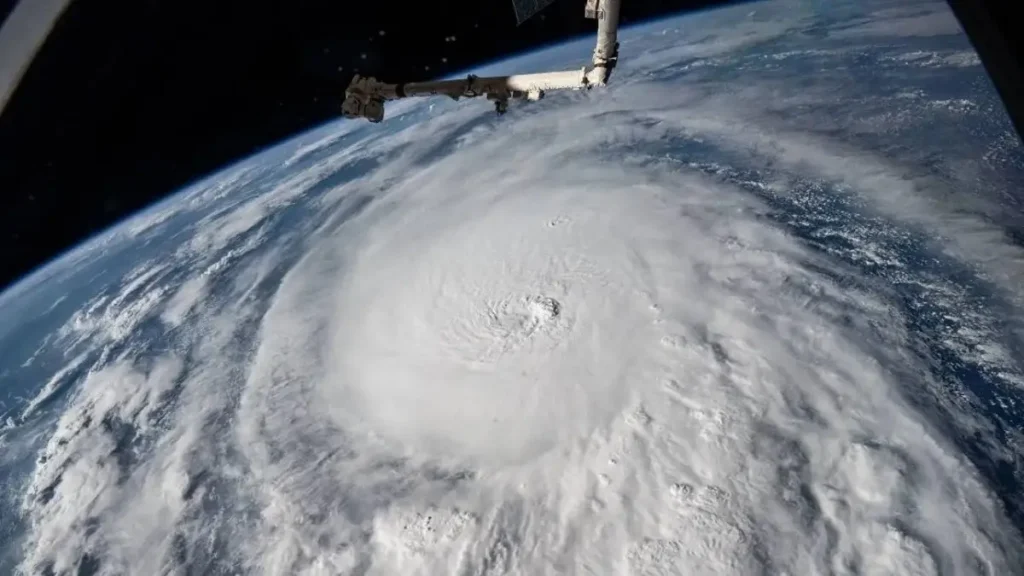 huracan milton desde el espacio 1