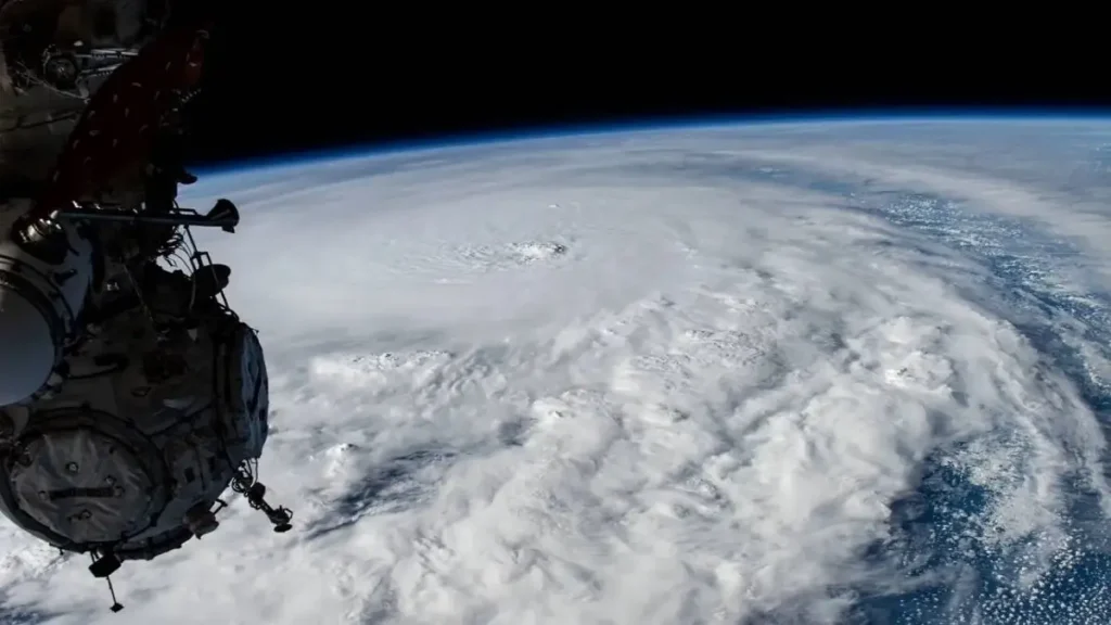 huracan milton desde el espacio 2
