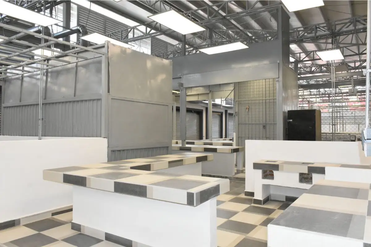 Modernizamos el mercado municipal para un comercio digno y seguro: Norma Layón 1 Modernizamos el mercado municipal para un comercio digno y seguro: Norma Layón