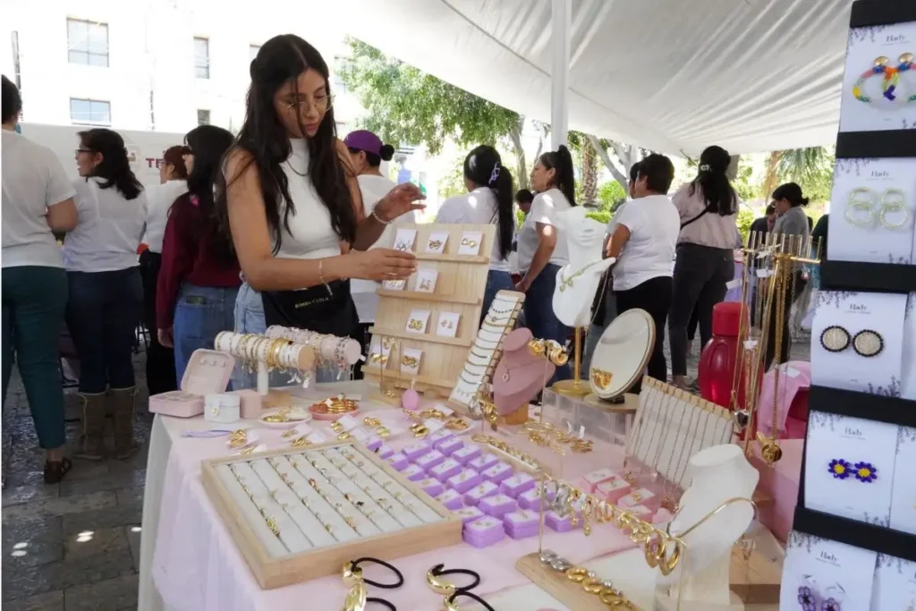 Norma Layón impulsa la protección y empoderamiento de mujeres con la creación de la línea violeta y mercadito violeta