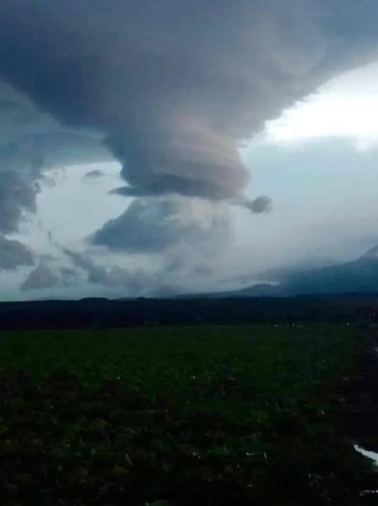 Así se vieron las increíbles nubes embudo en Palmar de Bravo y Ciudad Serdán