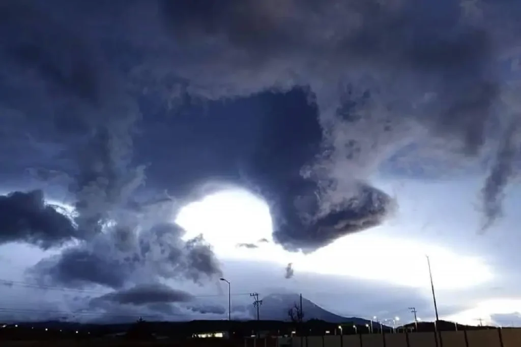 Así se vieron las increíbles nubes embudo en Palmar de Bravo y Ciudad Serdán