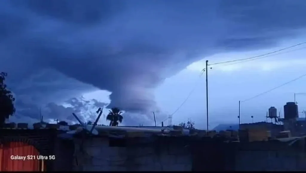 nubes embudo en palmar de bravo3