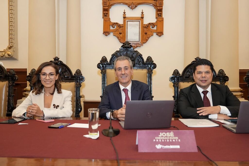 Rinden protesta el Tesorero, Contralora, Secretario General y titular de la SSC de Puebla