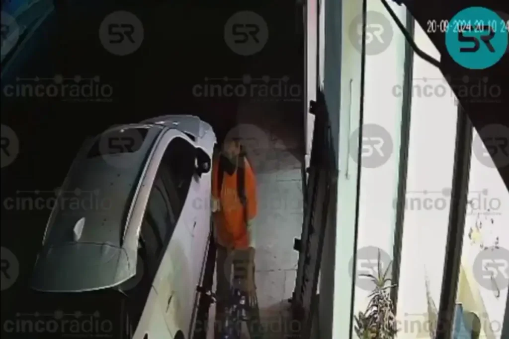 Pervertido se exhibe en un salón de belleza de Tehuacán frente a clientas